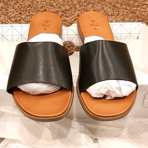 Sandals- size 8